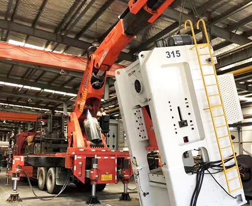 蒋湖农场提升工作效率，选择优质折臂吊租赁服务