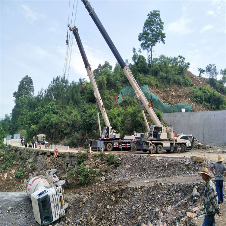 蒋湖农场汽车掉沟里叫吊车救援要多少钱